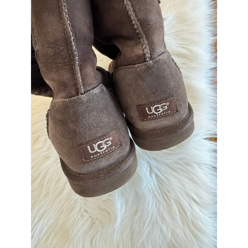 UGG Women's Bailey Button Triplet II boots in chocolate brown suede size 9 - Picture 4 of 7